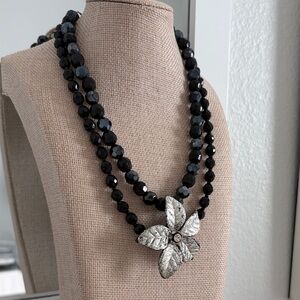 Pretty Black Glass Beaded Necklace Silver Flower pendant/black beaded necklace